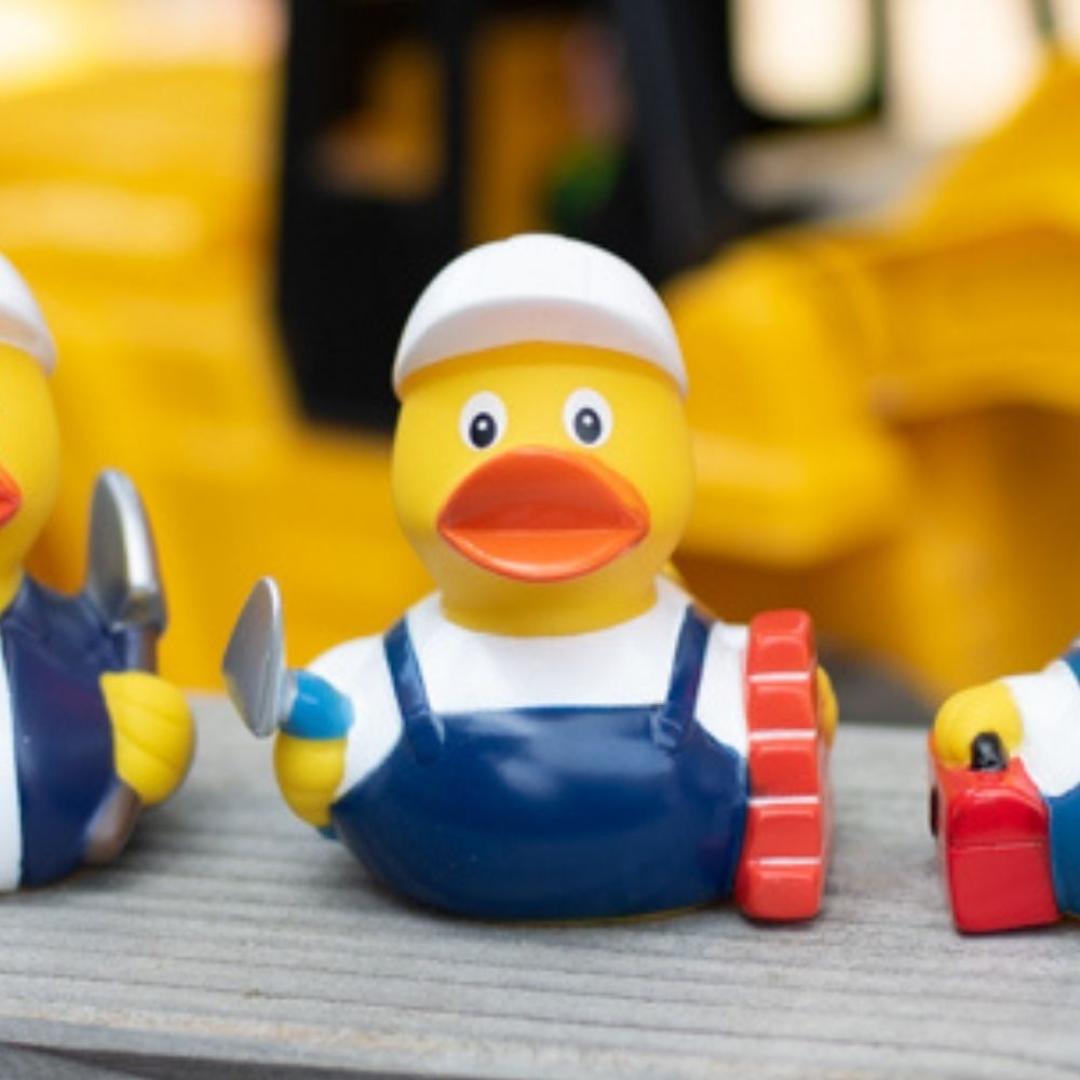 M131255 Multicoloured - Squeaky duck bricklayer - mbw